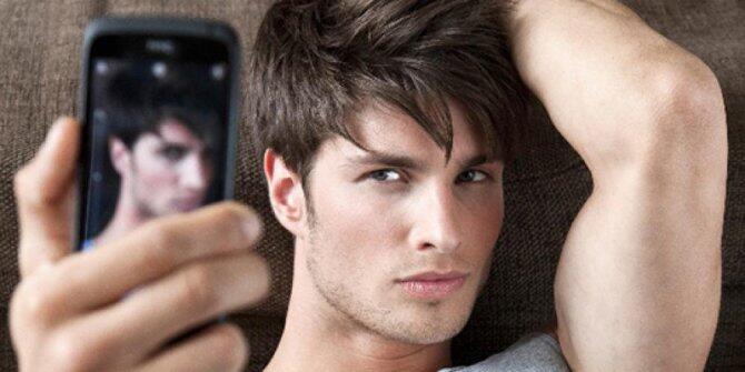5 DAMPAK BURUK YANG BISA TERJADI KARENA PAMER FOTO SELFIE