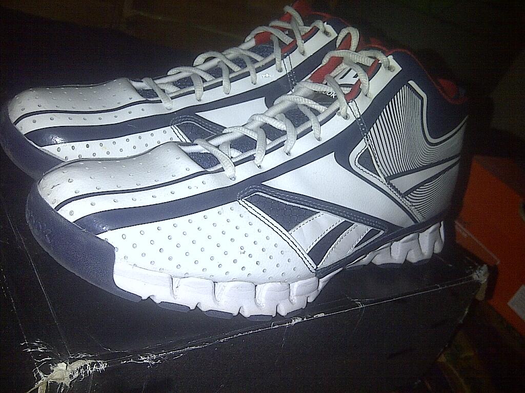 jual BU sepatu basket 2nd masih sangat mulus dan okay "JUAL CEPAT"