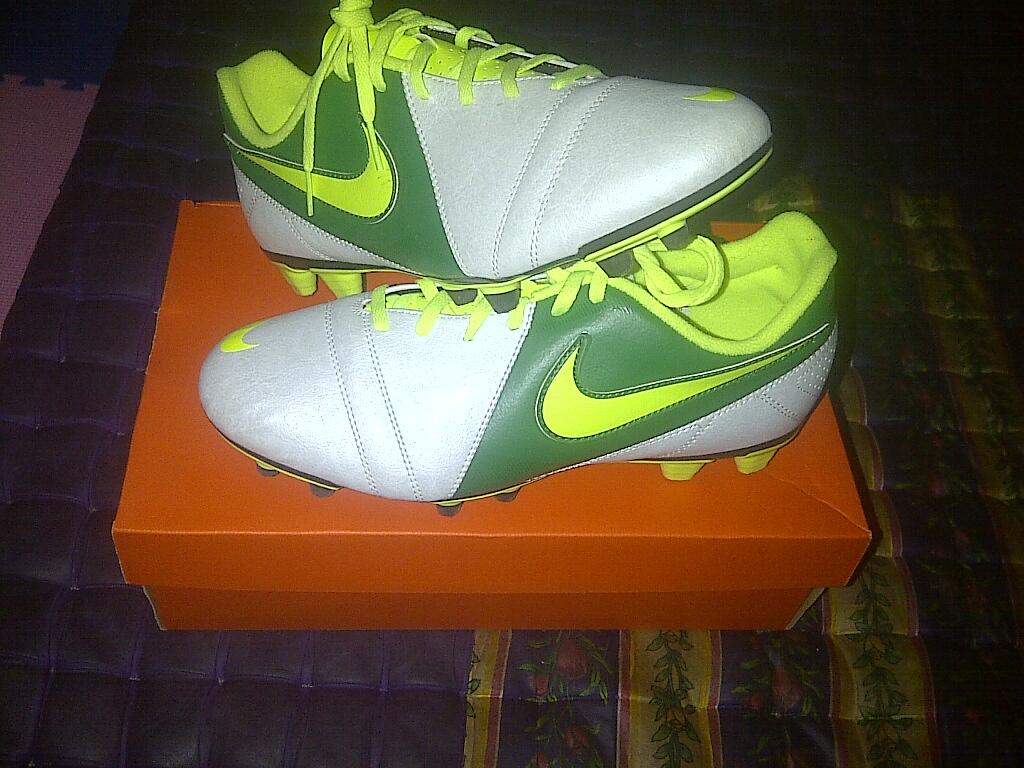 jual BU sepatu basket 2nd masih sangat mulus dan okay "JUAL CEPAT"