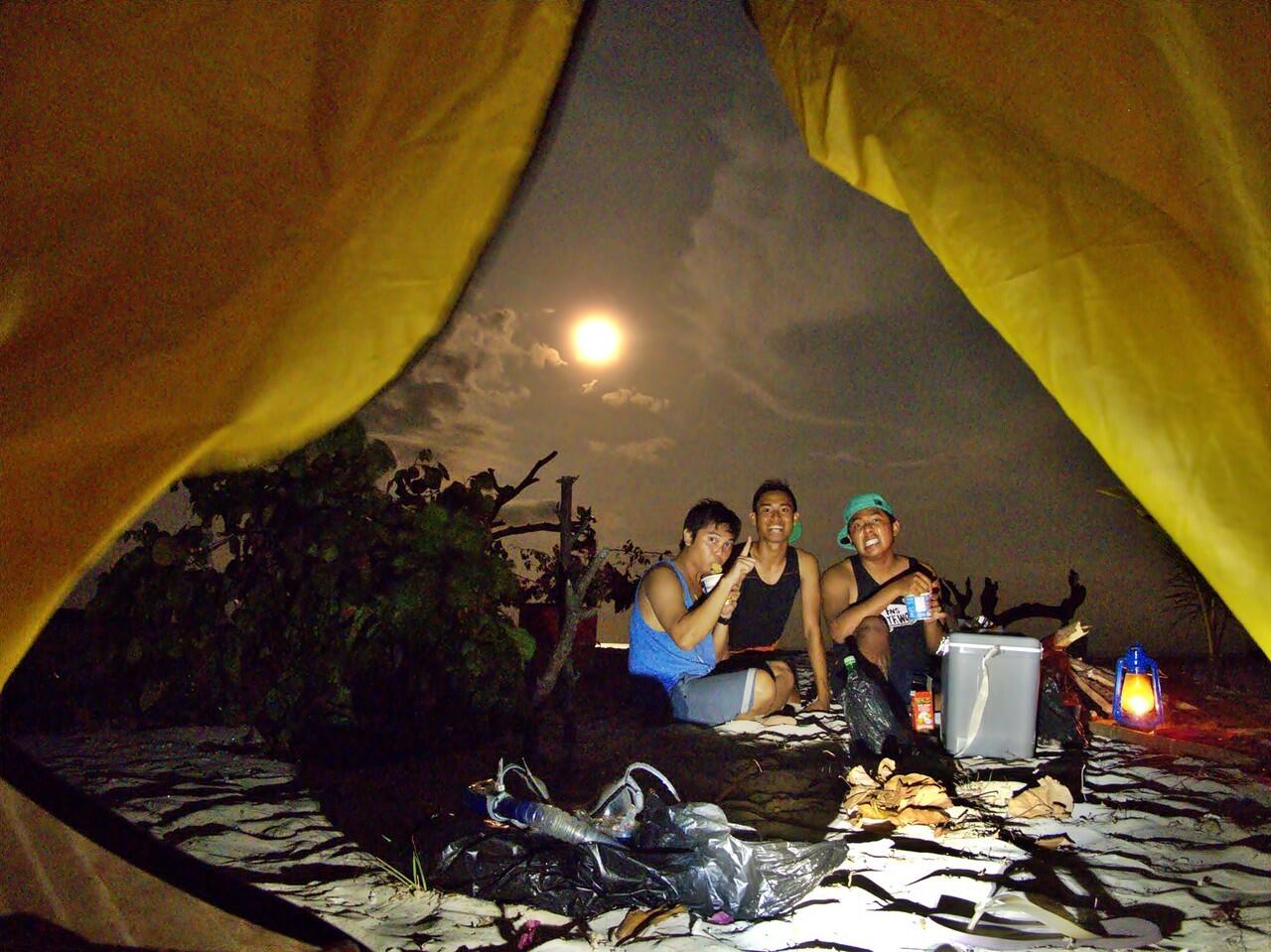 Melarikan diri ke atas bukit dan ke dasar laut di Lombok Timur
