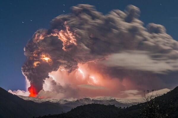 FOTO FOTO MENAKJUBKAN LETUSAN GUNUNG BERAPI CORON CAULLE DI CHILE