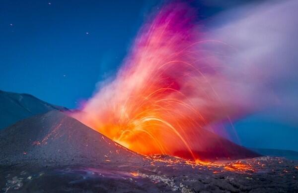 FOTO FOTO MENAKJUBKAN LETUSAN GUNUNG BERAPI CORON CAULLE DI CHILE