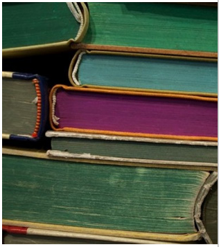 Instalasi Tumpkan Buku Oleh Anouk Kruithof