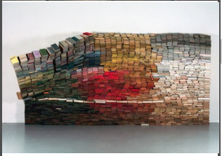 Instalasi Tumpkan Buku Oleh Anouk Kruithof