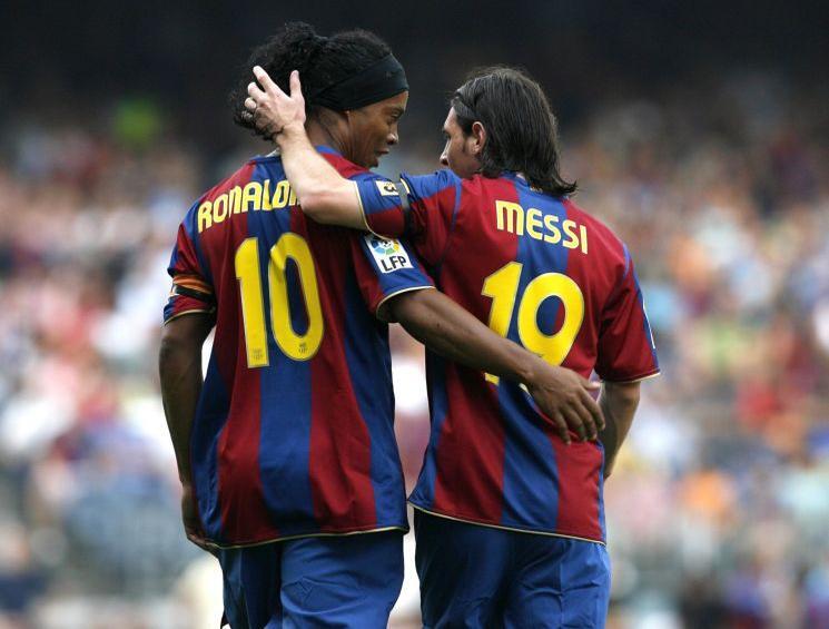 MOMEN2 MENGHARUKAN RONALDINHO &amp; MESSI ( PICTURE !! )