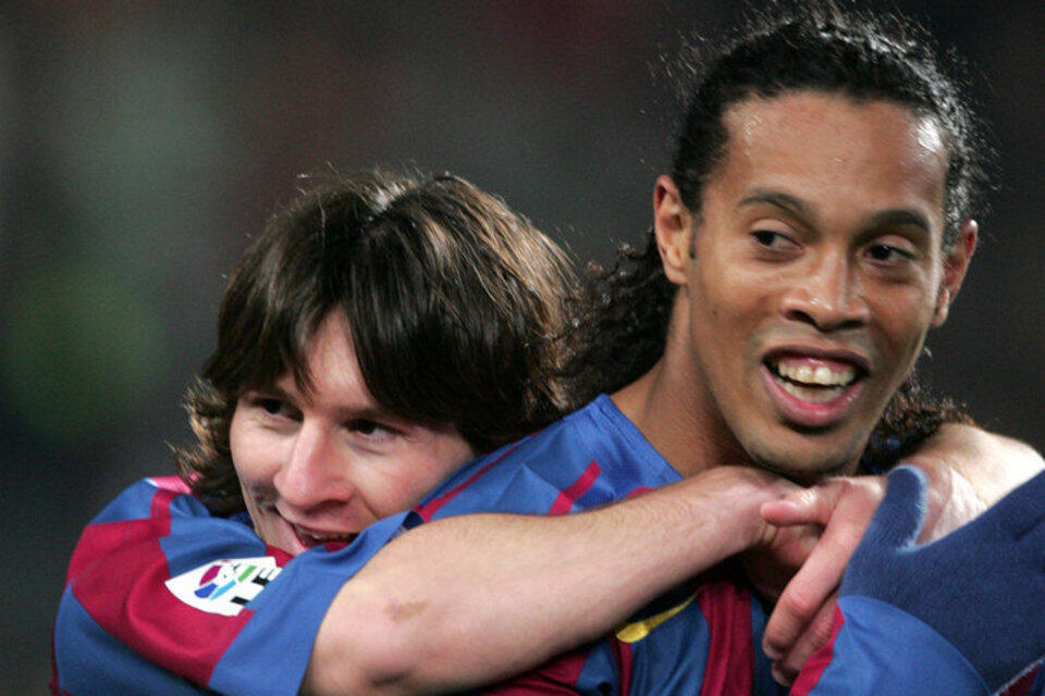 MOMEN2 MENGHARUKAN RONALDINHO &amp; MESSI ( PICTURE !! )