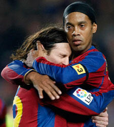 MOMEN2 MENGHARUKAN RONALDINHO &amp; MESSI ( PICTURE !! )