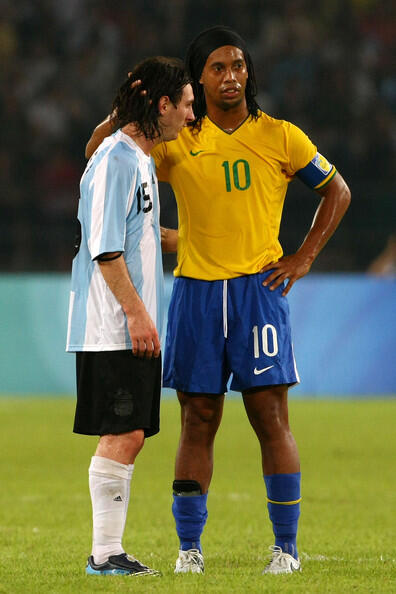 MOMEN2 MENGHARUKAN RONALDINHO &amp; MESSI ( PICTURE !! )