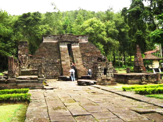 Uji Keperawanan Dan Kesetiaan Istri Di Candi Sukuh Gunung Lawu