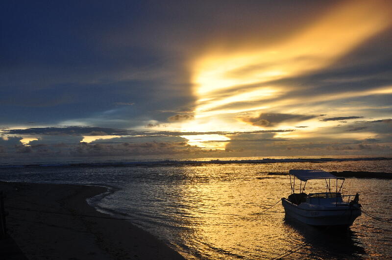 Sudahkah Anda Kunjungi Pantai Ujunggenteng???