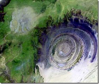 10 TEMPAT TERANEH DAN PALING MISTERIUS DI BUMI (+Pict)