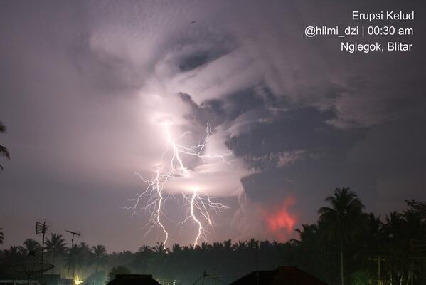 Erupsi Gunung Kelud dalam Foto 13/2/14 22.50WIB