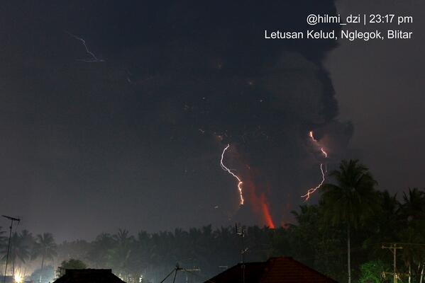 Erupsi Gunung Kelud dalam Foto 13/2/14 22.50WIB