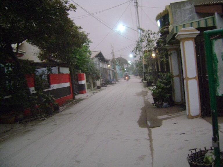 Share Yuk.. Hujan Abu di Tempat Agan2