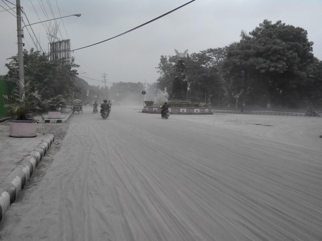 PLEASE STOP BERITA HOAX TENTANG KELUD! KAMI BUTUH BANTUAN
