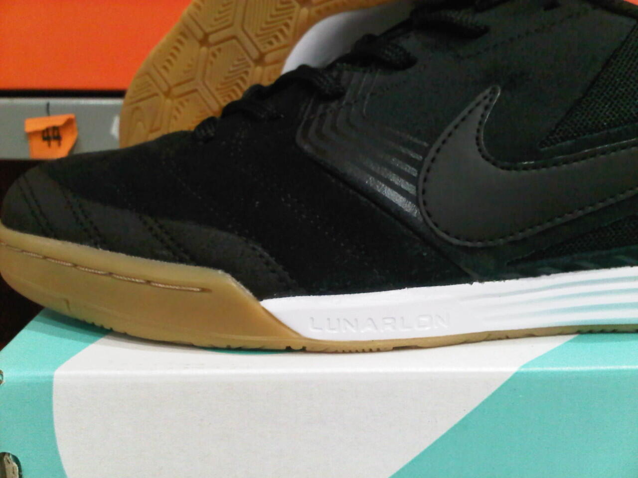 terjual sepatu futsal nike sb lunar gato wc original terjual sepatu futsal nike sb lunar gato wc original