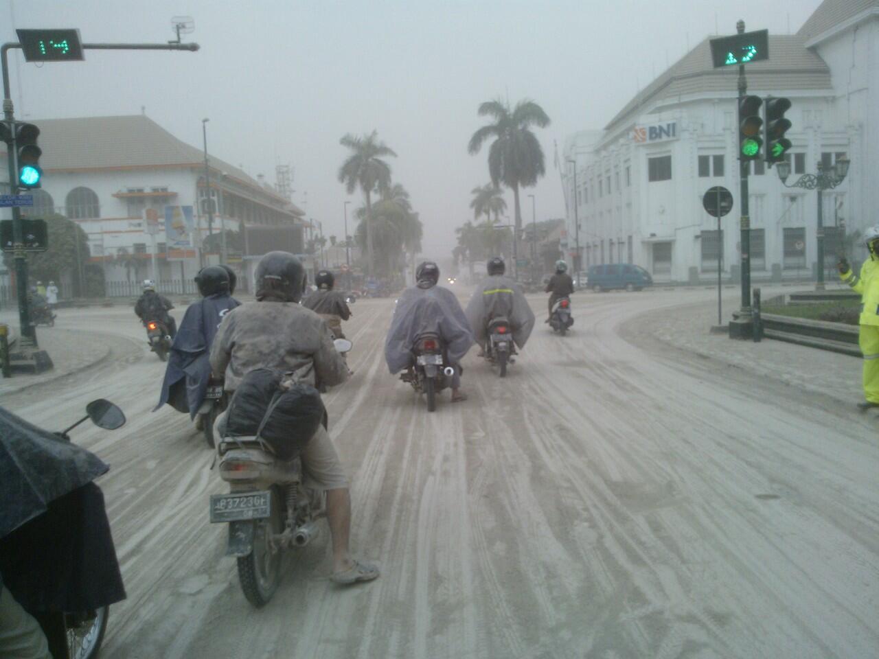 &#91;NEWS&#93; GUNUNG KELUD MELETUS &#91;PIC INSIDE, UPDATE TERUS&#93;