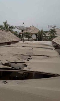 Gunung Kelud Mbeledos ....Meletus 22:50 - 13 feb 2014