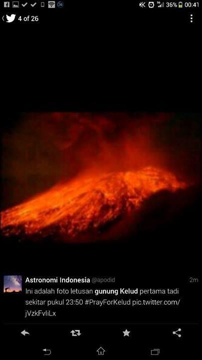 Gunung Kelud Meletus