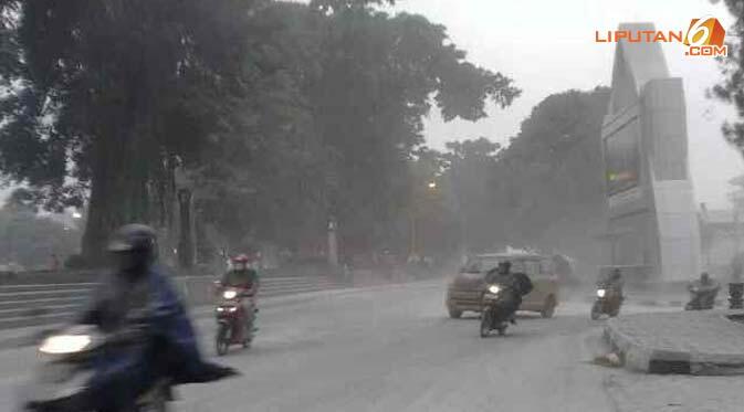 Share Foto-Foto LETUSAN GUNUNG KELUD DISINI ! 