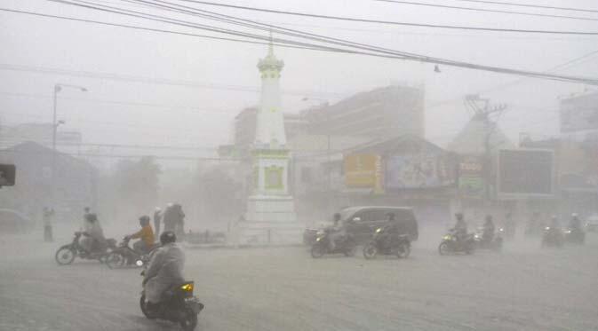 Share Foto-Foto LETUSAN GUNUNG KELUD DISINI ! 