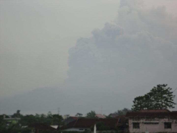 Ni Gan beberapa kilatan yang terekam dari gunung kelud