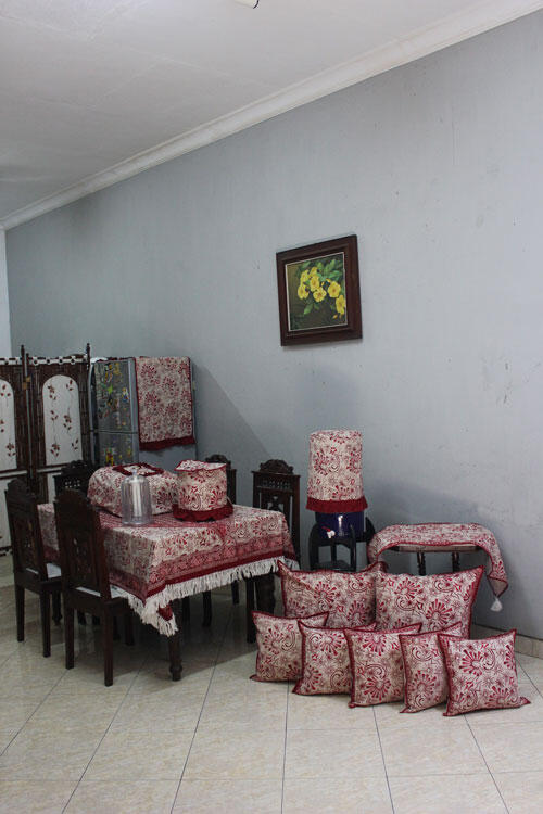 Terjual Perlengkapan Dapur, Taplak Meja, Sarung Bantal 