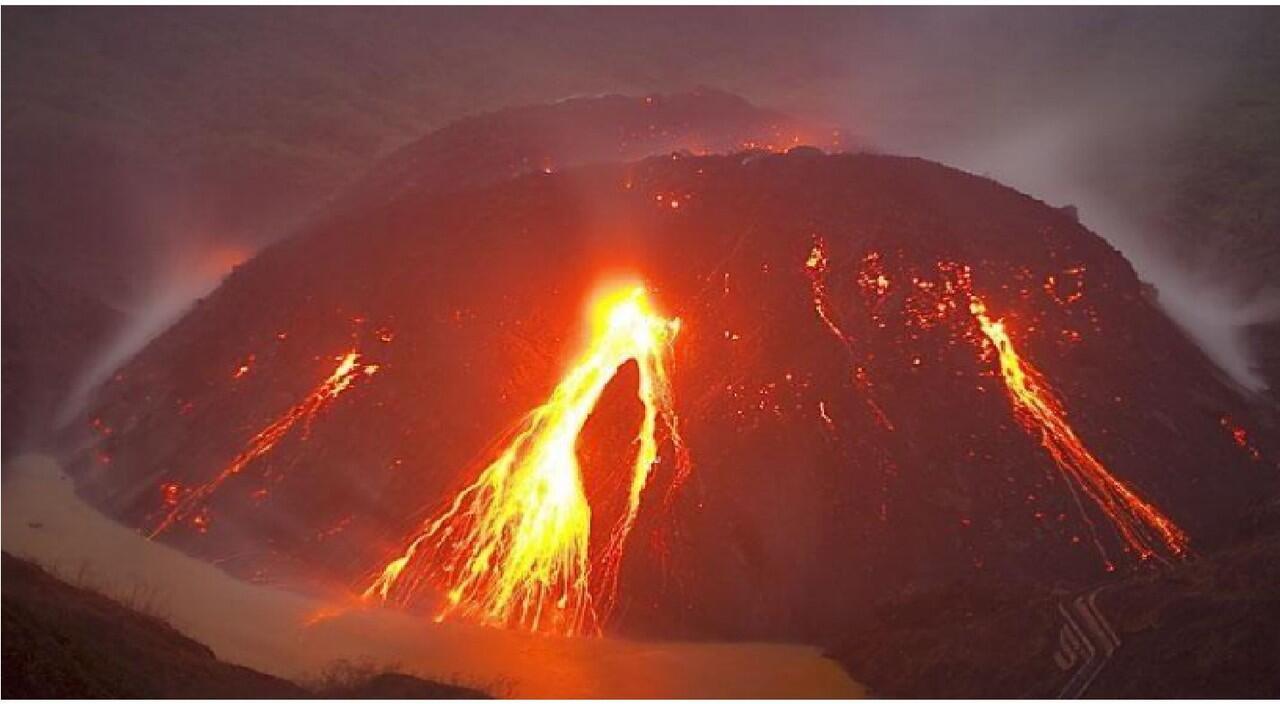 PICT GUNUNG KELUD MELETUS GAN 