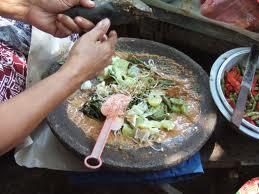 Macam-Macam Makanan Indonesia yang di campuri bumbu kacang