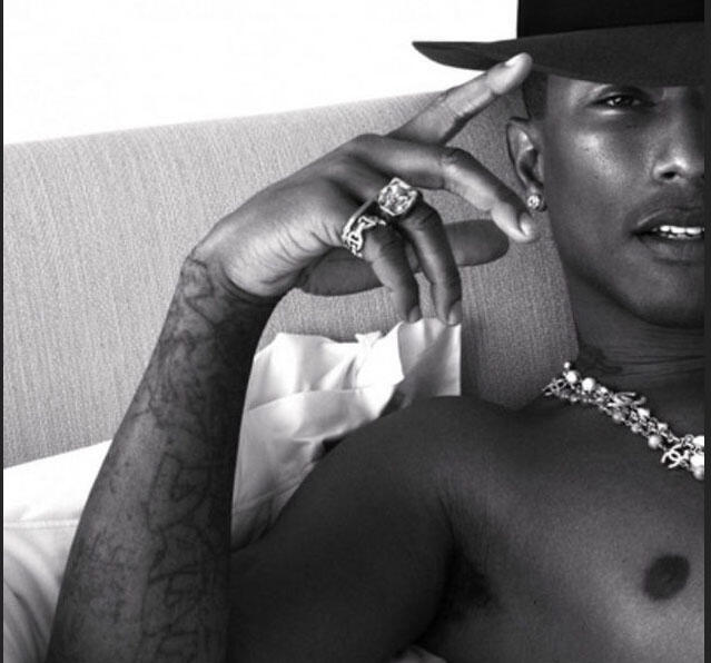 Mau Rasain Sekamar dengan Artis Seksi Terkenal