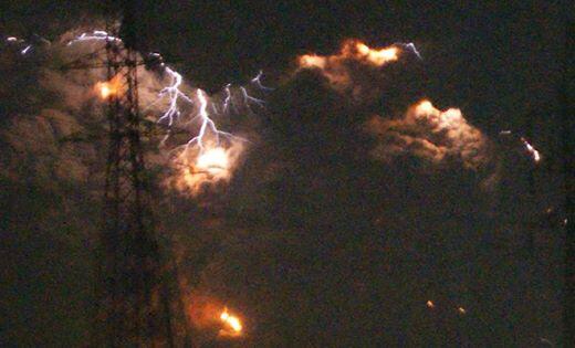 Ni Gan beberapa kilatan yang terekam dari gunung kelud