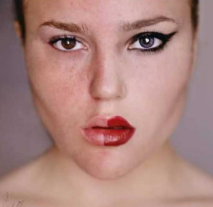 Foto Make Up Setengah Wajah