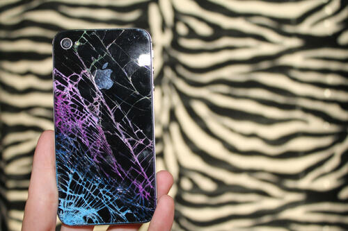 Tren Cracked Iphone yang mewabah didunia bagin barat