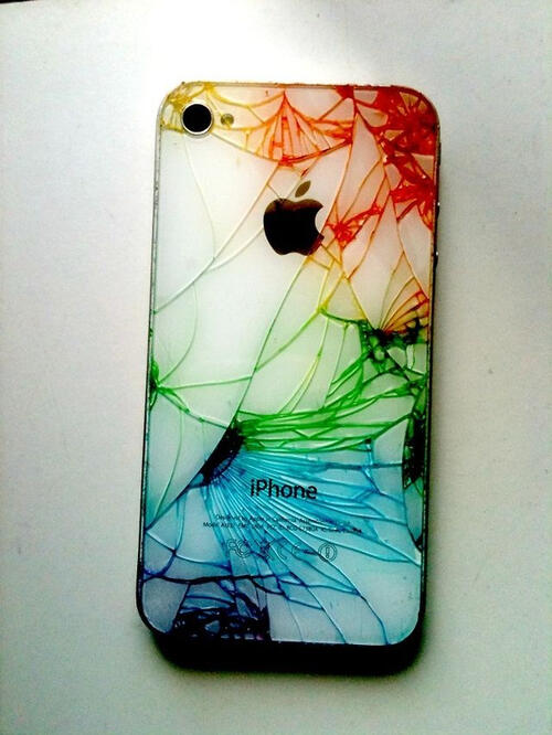 Tren Cracked Iphone yang mewabah didunia bagin barat