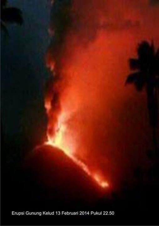 Kumpulan Foto Detik-detik Erupsi Gunung Kelud + Video