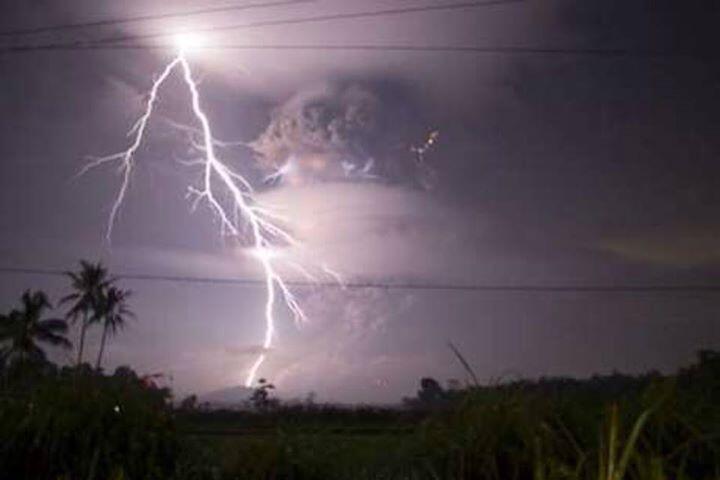 Kumpulan Foto Detik-detik Erupsi Gunung Kelud + Video