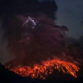 Kumpulan Foto Detik-detik Erupsi Gunung Kelud + Video