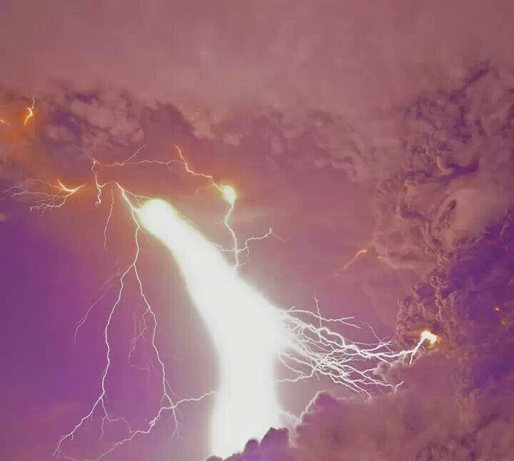 Kumpulan Foto Detik-detik Erupsi Gunung Kelud + Video