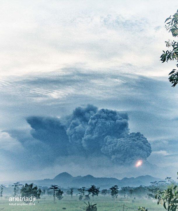 Kumpulan Foto Detik-detik Erupsi Gunung Kelud + Video