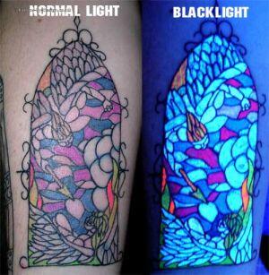 Keren! Tattoo yang menyala dalam gelap