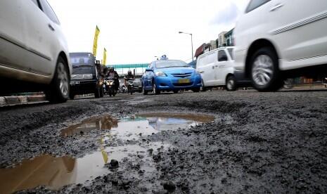 ( Wajar Musim Hujan ) Hampir 10 Persen Jalan di Kota Depok Rusak