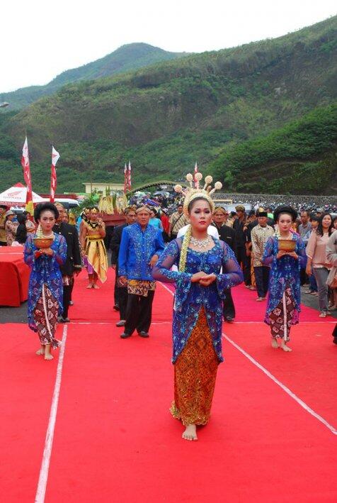 Kutukan Lembu Sura dan Runtuhnya Majapahit dalam Mitos 