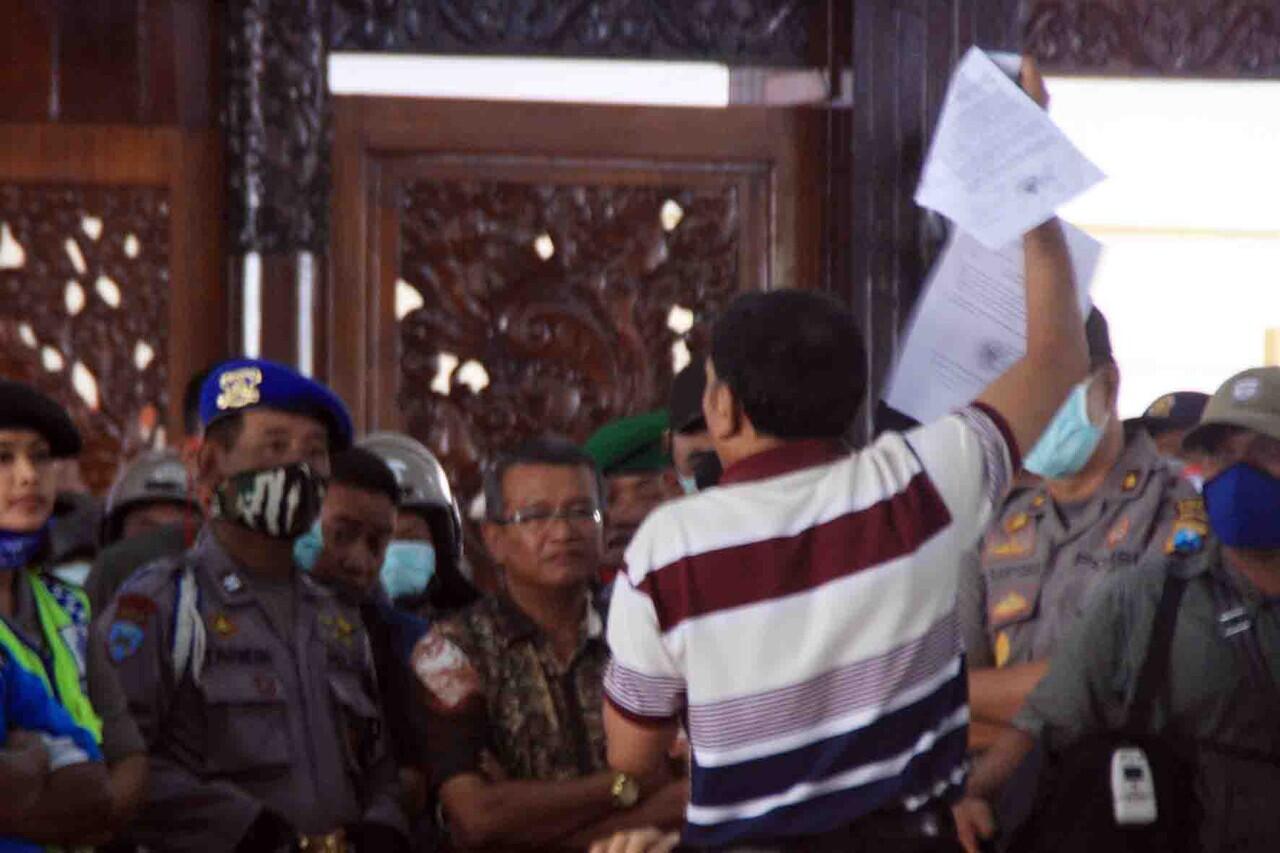 HONORER K1 KAB. NGANJUK MELANJUTKAN AKSI BERMALAM DIPENDOPO KABUPATEN