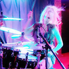 &#91;PICT&#93; The Best Female Drummer &#91;BB Dikit&#93;