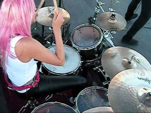 &#91;PICT&#93; The Best Female Drummer &#91;BB Dikit&#93;