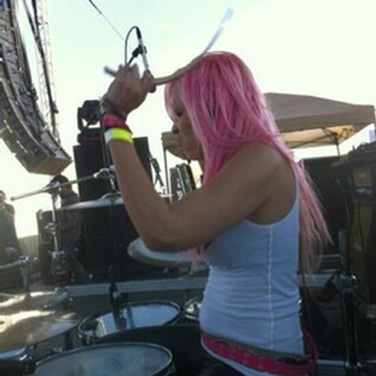 &#91;PICT&#93; The Best Female Drummer &#91;BB Dikit&#93;