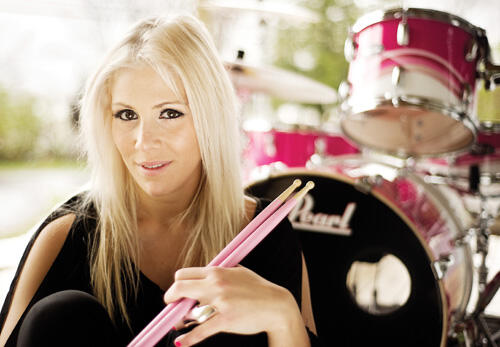 &#91;PICT&#93; The Best Female Drummer &#91;BB Dikit&#93;