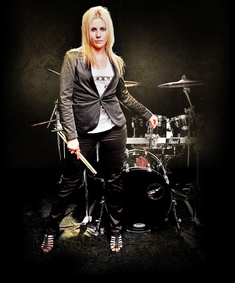 &#91;PICT&#93; The Best Female Drummer &#91;BB Dikit&#93;