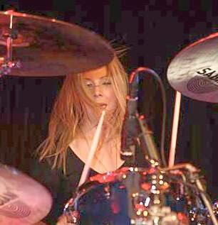 &#91;PICT&#93; The Best Female Drummer &#91;BB Dikit&#93;