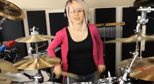 &#91;PICT&#93; The Best Female Drummer &#91;BB Dikit&#93;